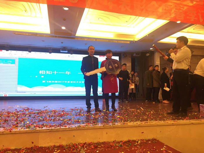 新飛暖氣片代理商抽到商務(wù)面包車